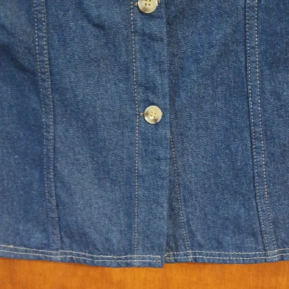 Women's Denim Sleeveless Vest - Picture 4 of 9